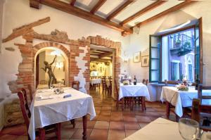 Ein Restaurant oder anderes Speiselokal in der Unterkunft Albergo Ristorante della Posta 