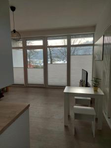 a living room with a white table and a bench at Ferienwohnung Werra in Bad Karlshafen
