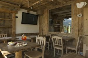TV a/nebo společenská místnost v ubytování B&B The King