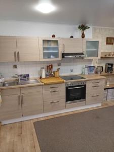 a kitchen with white cabinets and a stove top oven at Ferienwohnung Luftkurort-Alpenparadies in Grassau