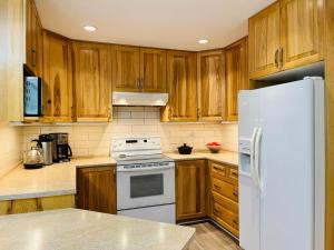Gallery image of Beautiful home with one acre land for leisure time in Vancouver Island in Nanaimo +16 photos