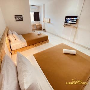 Postel nebo postele na pokoji v ubytování TANAWU AIRPORT HOTEL LOMBOK