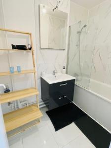 Ванная комната в Appart spacieux - Porte Italie - Créteil 8 pers