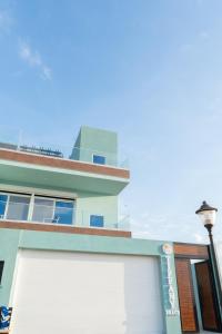 a building with a white garage door and a street light at Tiffany Beach in Durat  Alarous