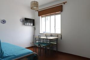 Uma televisão e/ou sistema de entretenimento em Apartamento Brisa Mar