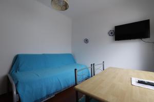 Uma televisão e/ou sistema de entretenimento em Apartamento Brisa Mar