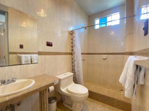 Uma casa de banho em Suite Apart Miraflores