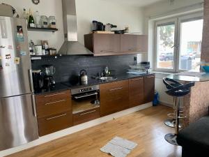 Una cocina o zona de cocina en Big apartment in Stockholm city