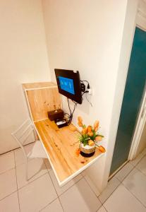 TV a/nebo společenská místnost v ubytování TANAWU AIRPORT HOTEL LOMBOK + 8 fotografií