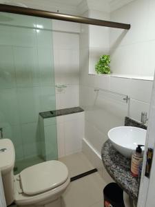 a white bathroom with a toilet and a sink at Aconchego Vila Rica - Mariana in Mariana +12 photos