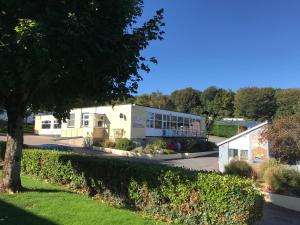 Κήπος έξω από το Brixham Holiday Park Gold 2 Bedroom Holiday Home