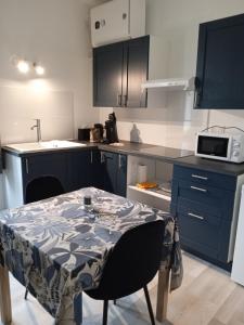 Dapur atau dapur kecil di Le Logis du Guiers