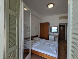 Postel nebo postele na pokoji v ubytování HELEN'S ROOMS