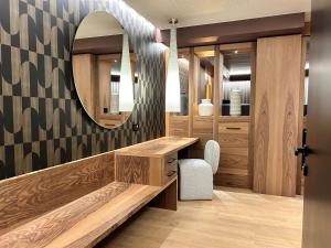 a dressing room with a mirror and a vanity at Alevic Hotel Sirmione in Sirmione