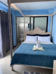 Postel nebo postele na pokoji v ubytování La Salangane Beach Hotel - Downtown