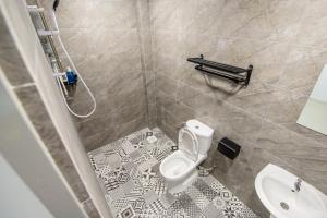 a bathroom with a toilet and a sink at De Luma Alma 9 bedroom with 8 bathroom in Bukit Mertajam