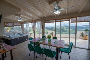 Nespecifikovaný výhled na hory nebo výhled na hory při pohledu z apartmánu
