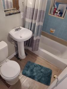a bathroom with a sink and a toilet and a bath tub at Bunny's Bungalow in Las Vegas