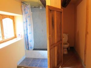 Bathroom sa Andean Mountains Hostel