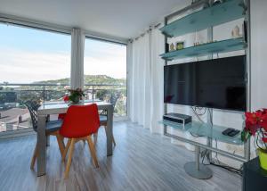 A television and/or entertainment centre at Apartamento Reisol