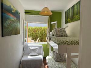 Posedenie v ubytovaní Apartamento con jardín a 11 metros de la playa. B1.