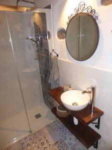 La Casa de Arriba, private rooms in Teror, Gran Canaria的一间浴室