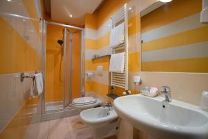 Koupelna v ubytování Hotel Bernardino