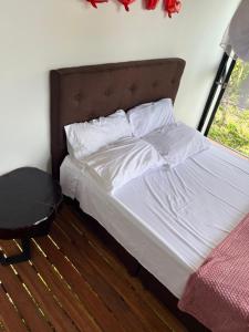 Postel nebo postele na pokoji v ubytování Romantic Glamping for 2 in the Mountain Access with 4x4 or motorbike only