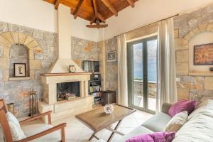 Posezení v ubytování Luxury Villa Nefeli in Stoupa, Private Pool & BBQ