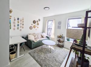 Ein Sitzbereich in der Unterkunft Oasis Apartment in the Heart of Union Square Downtown Manhattan