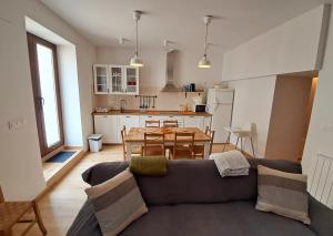 a living room with a couch and a table and a kitchen at Casa Mesones in Peñas de San Pedro