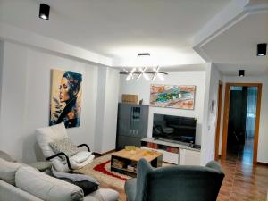 a living room with a couch and a tv at Piso turistico el Sol VUT-983 in Astorga