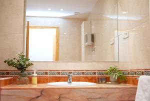 Koupelna v ubytování Vivienda Rural Casa Tavara + 41 fotografií