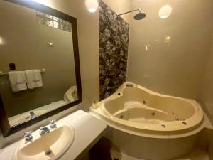 Uma casa de banho em Suite Apart Miraflores
