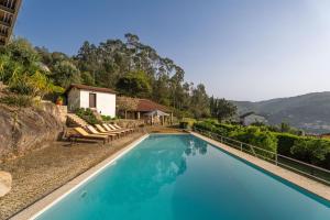 สระว่ายน้ำที่อยู่ใกล้ ๆ หรือใน Luxurious House with Private Pool Amazing views