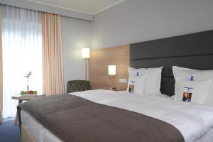 Un pat sau paturi într-o cameră la Best Western Hotel Der Föhrenhof