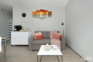 A seating area at Grunwaldzka 12 B22 - Easy-Rent Apartments - 50m od plaży