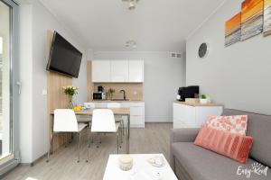 a living room with a couch and a table at Grunwaldzka 12 B22 - Easy-Rent Apartments - 50m od plaży in Pobierowo