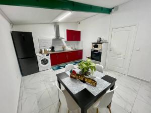 Kuchyň nebo kuchyňský kout v ubytování Villa TiCazMimose