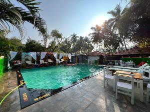 Bazén v ubytování Art Resort Goa nebo v jeho okolí