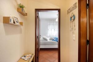 a hallway with a door leading to a bedroom at Manny's place - by the sea in Gafanha da Nazaré