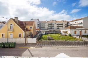 a group of houses in a city with buildings at Manny's place - by the sea in Gafanha da Nazaré