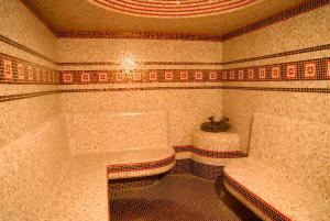 Kúpeľňa v ubytovaní 7 Days Hotel Kamyanets-Podilskyi