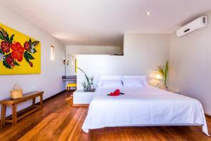 A bed or beds in a room at Sunset Mancora