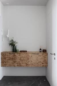 a wooden counter in a room with a white wall at E l e v e n in Ivano-Frankivsʼk
