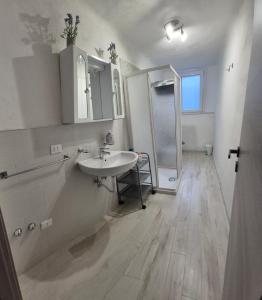 a bathroom with a sink and a shower at Casa Vacanze Matilde in La Spezia