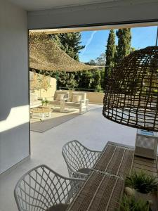 Balkón alebo terasa v ubytovaní Casa Joy Elviria, ibiza style apartment with 70 sqm terrace
