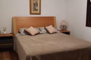 A bed or beds in a room at WolfsHaus: Sossego junto a natureza a 30km de Ctba