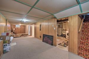 een kamer met een open haard en houten wanden bij Sunny Cloquet Home - 2 Mi to St Louis River! in Cloquet
