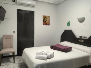 A bed or beds in a room at Hostal New York City